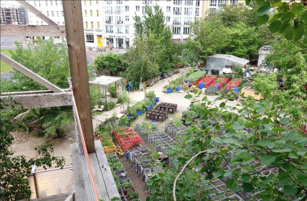 Prinzessinnengärten sind ein Teil einer Gruppierung in Berlin, die das Urbangardening betreiben. RasingSALA zeigt Prinzessinnengärten Berlin auf der Plattform im Rahmen des Geolearning.